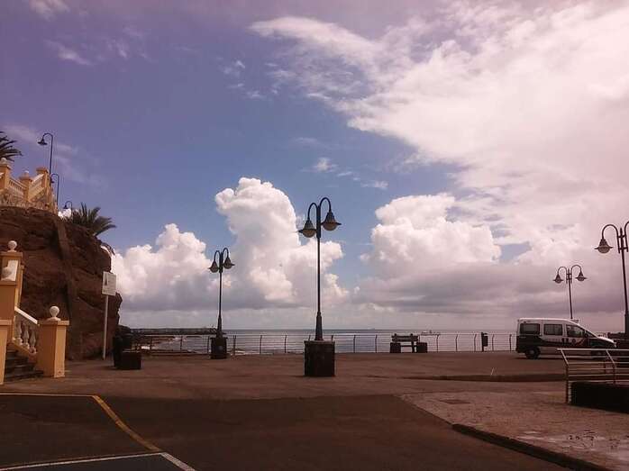 Imagen captada por Luis López hace unos minutos desde el muelle de Melenara (Foto TA)